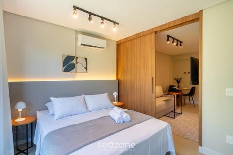 Bed, TV and multimedia, Living room, Dining area, Bedroom
