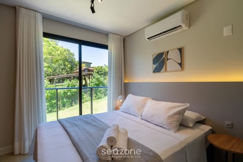 Bed, Balcony/Terrace, Bedroom