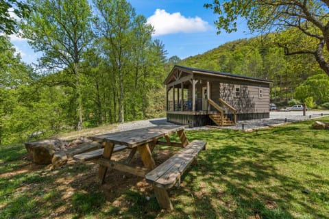 Property building, Facade/entrance, Spring, Day, Natural landscape, On site, Mountain view, Parking