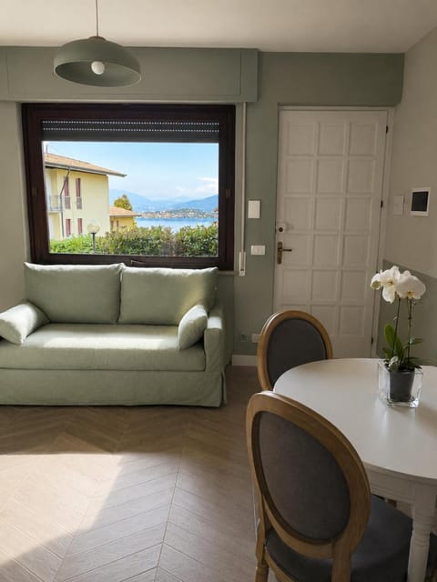 Living room, Lake view