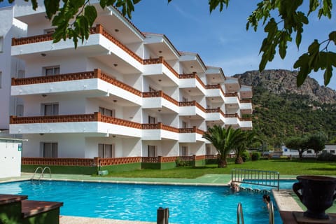 Property building, Pool view, Swimming pool