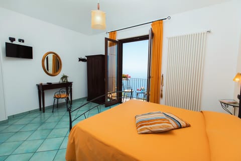 Roccia Fiorita Bed and Breakfast in Furore