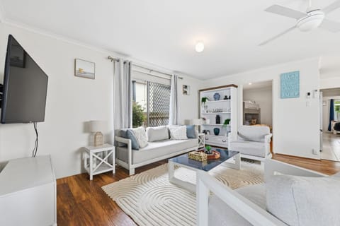 Communal lounge/ TV room, Living room, Seating area, Evening entertainment
