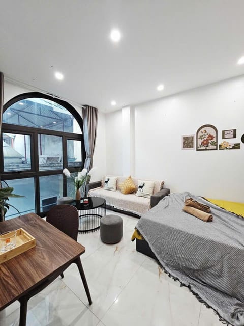 Living room, Guests