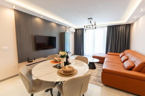 Communal lounge/ TV room, Dining area, air conditioner, air conditioner