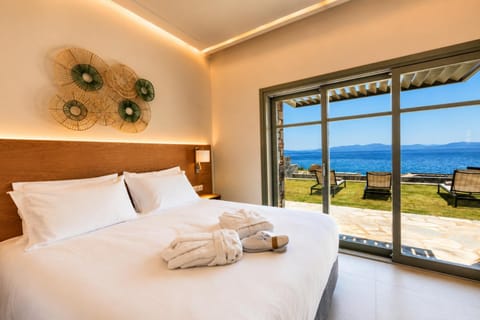Bed, Bedroom, Sea view, towels
