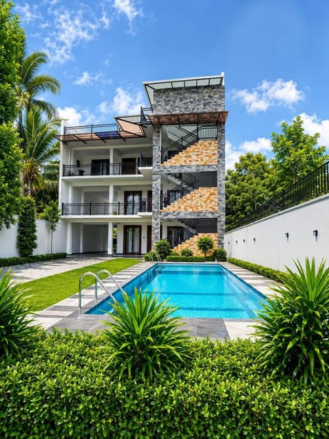 Property building, Day, Garden, Garden view, Pool view, Swimming pool
