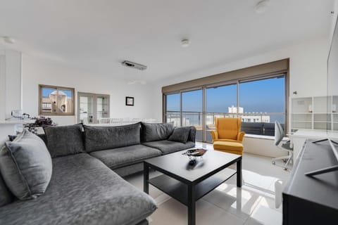 View (from property/room), Living room, Seating area