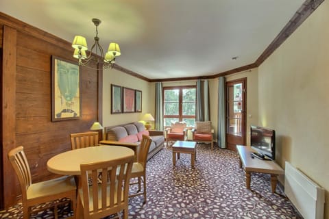 Day, Winter, Skiing, View (from property/room), Living room, Time of day, Parking, internet