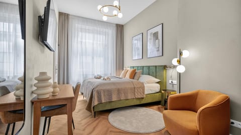 Bed, TV and multimedia, Photo of the whole room, Bedroom