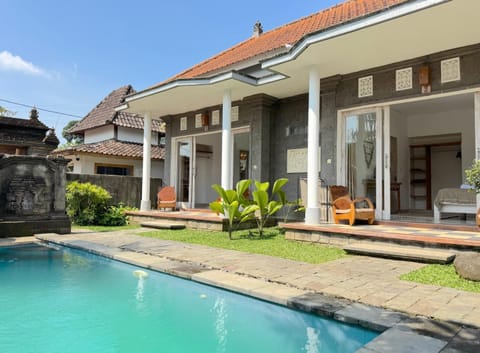 Property building, Garden, Garden view, Swimming pool