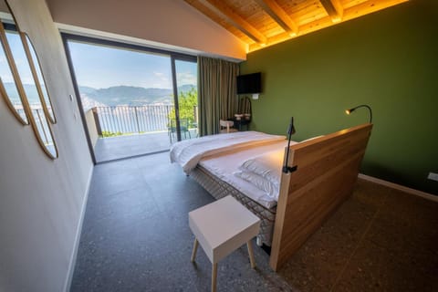 Natural landscape, TV and multimedia, Photo of the whole room, Bedroom, Mountain view