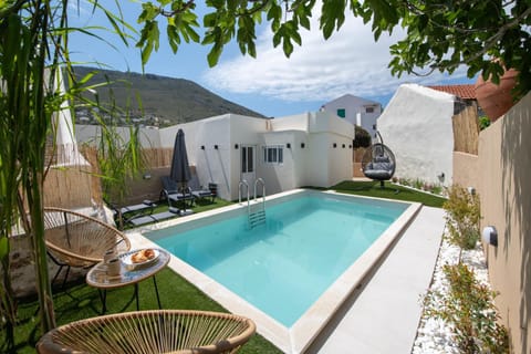 Mountain view, Pool view