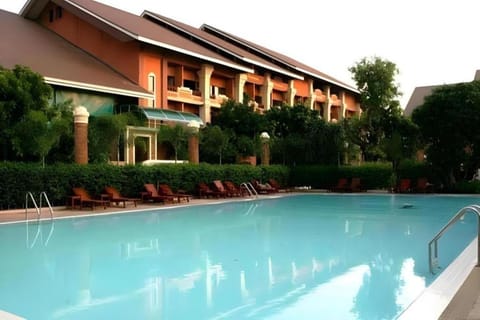 Property building, Swimming pool