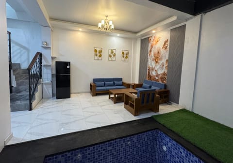 Kitchen or kitchenette, Living room, Seating area