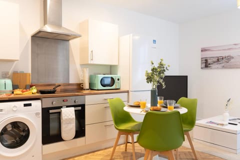 Kitchen or kitchenette, Dining area, oven, toaster