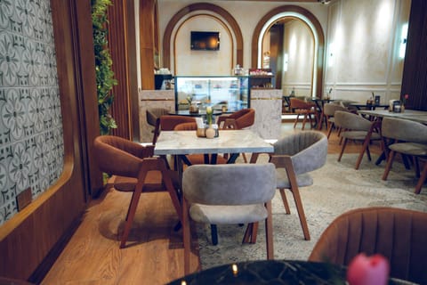 Restaurant/places to eat, Restaurant/places to eat
