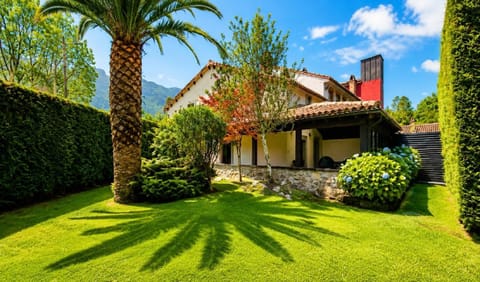 Property building, Garden, Balcony/Terrace