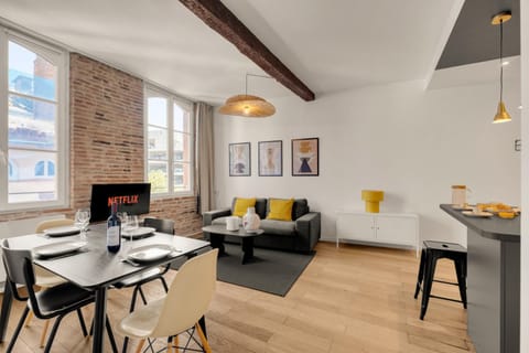 Living room, Seating area, Dining area