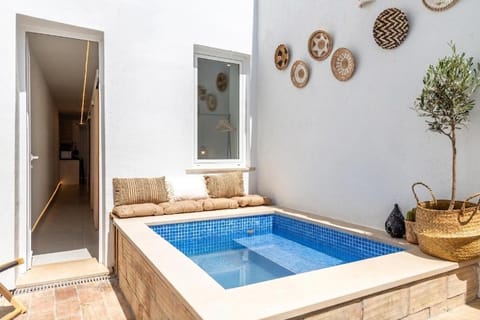 Balcony/Terrace, Swimming pool