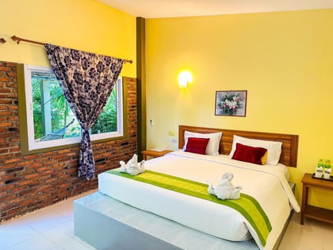 Lanta Baan Nok Resort Bed and Breakfast in Sala Dan