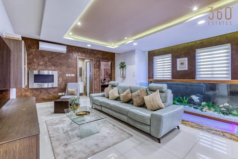 Communal lounge/ TV room, TV and multimedia, Living room, Seating area, Evening entertainment