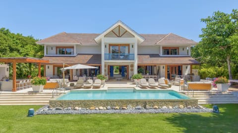 Property building, Patio, Day, Garden, Garden view, Pool view, Swimming pool, sunbed