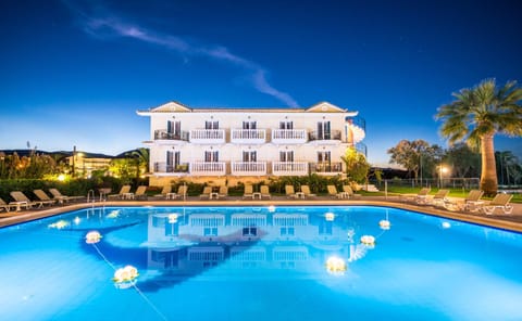 Property building, Spring, Winter, Summer, Garden, Autumn, Swimming pool
