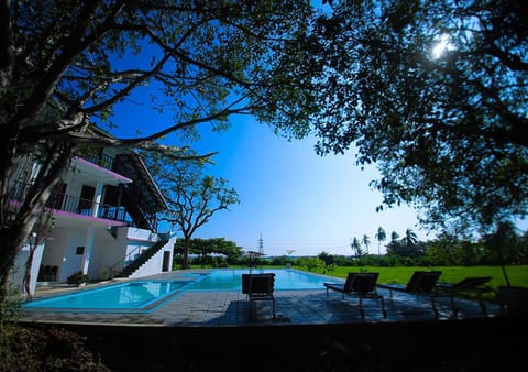 Property building, Spring, Natural landscape, Garden, Garden view, Pool view, Swimming pool, Swimming pool, sunbed