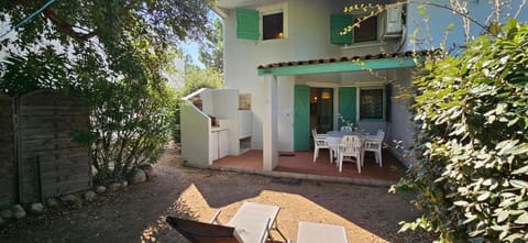 Property building, Patio, Garden