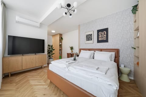 Photo of the whole room, Bedroom