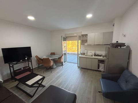 Living room, Breakfast