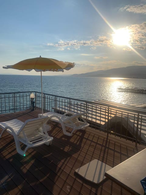 Natural landscape, View (from property/room), Balcony/Terrace, Lake view, Mountain view, Sea view, Sunrise, Sunset, sunbed
