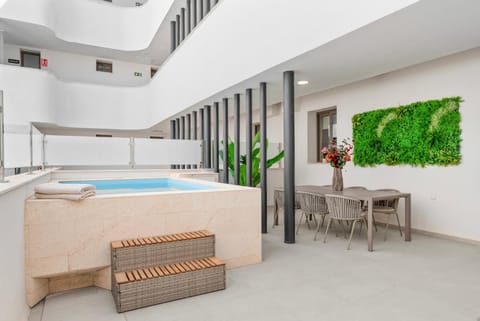 Balcony/Terrace, Swimming pool