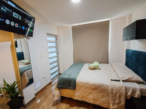 Bed, TV and multimedia, Photo of the whole room, Bedroom, towels, wardrobe