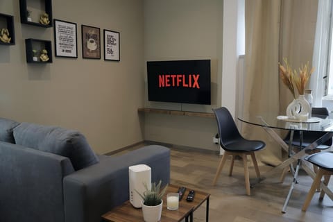 TV and multimedia, Living room, Seating area, Evening entertainment, Entertainment, internet