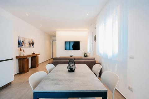 Communal lounge/ TV room, TV and multimedia, Living room, Seating area