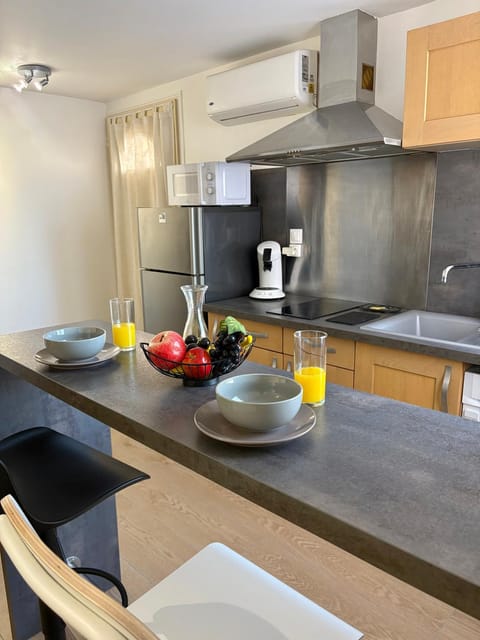 Kitchen or kitchenette, Dining area, stove, kitchen