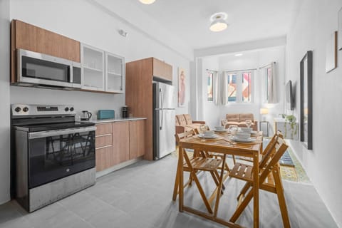 Kitchen or kitchenette, Living room, Seating area, Dining area, dishwasher, minibar, oven, stove, toaster
