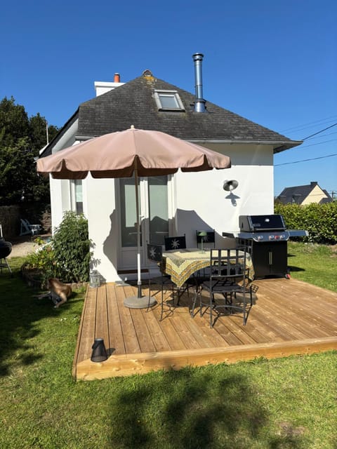 Property building, Patio, BBQ facilities, Garden