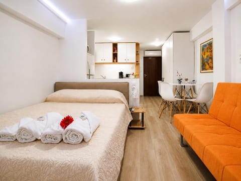 Bed, Kitchen or kitchenette, Living room, Photo of the whole room, Seating area, Dining area, Bedroom, towels