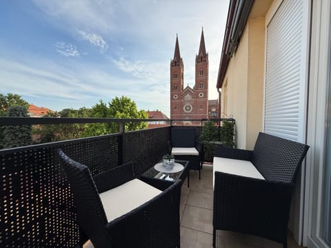 Balcony/Terrace, Landmark view