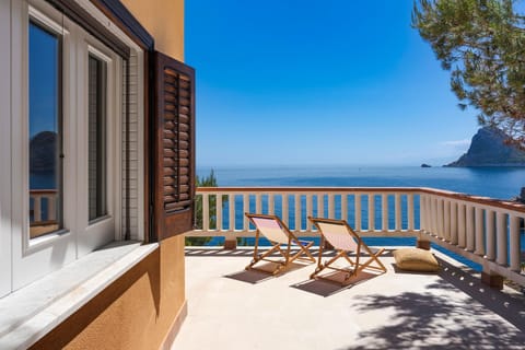 Patio, Natural landscape, View (from property/room), Balcony/Terrace, Sea view, sunbed