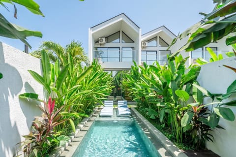 Property building, Swimming pool, Swimming pool, sunbed