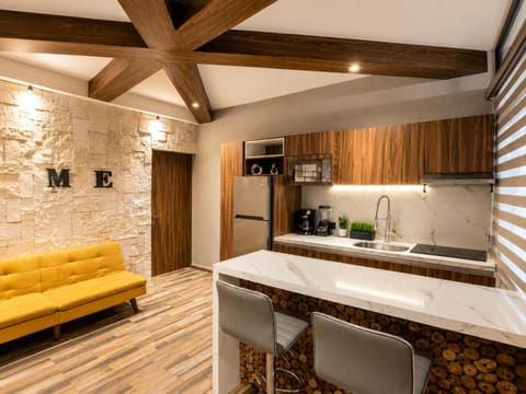 Kitchen or kitchenette, Living room, Seating area, minibar, stove