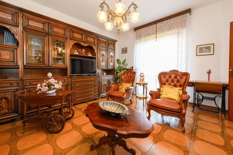 Living room, Seating area, Dining area, wardrobe