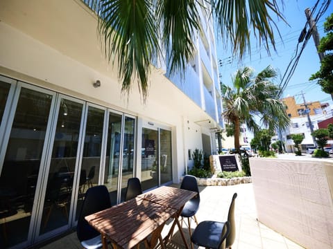 Facade/entrance, Balcony/Terrace