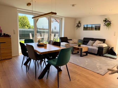 View (from property/room), Balcony/Terrace, Living room, Seating area, Dining area