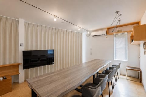 TV and multimedia, Living room, Dining area, air conditioner