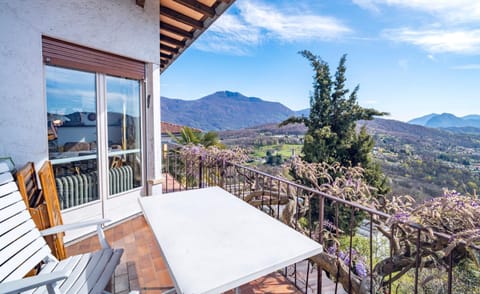 Spring, Day, Natural landscape, View (from property/room), Balcony/Terrace, Dining area, Mountain view